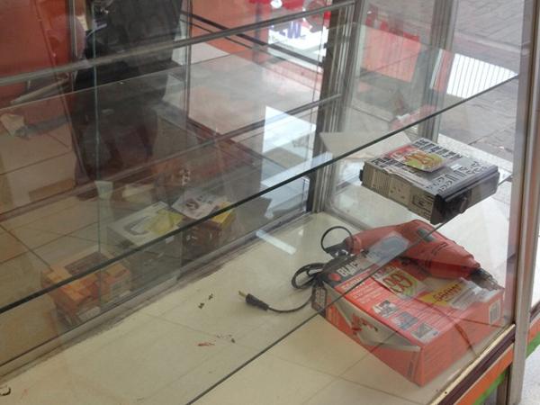 Assaltantes levaram mais de R$ 10 mil em produtos eletrônicos em Teresina(Imagem:Reprodução)