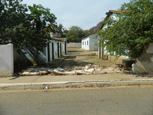 Escola Municipal de Fátima do Piauí etá com muro caído há mais de 30 dias.(Imagem:Reprodução)