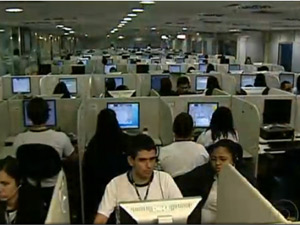 Funcionários de call center(Imagem:Reprodução/TV Globo)