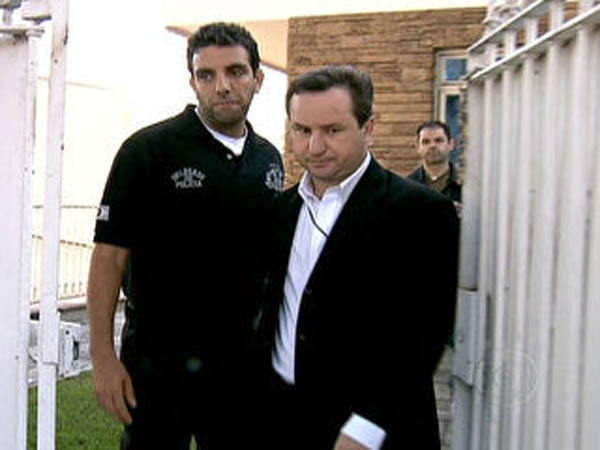Padre Anderson Risseto sendo detido(Imagem:Reprodução)