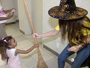 Para diretora do hospital &eacute; preciso incentivar mais o h&aacute;bito da leitura(Imagem: Reprodu&ccedil;&atilde;o/TV Integra&ccedil;&atilde;o))