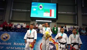 Felipe Kitadai sobe no lugar mais alto do pódio no Mundial Militar