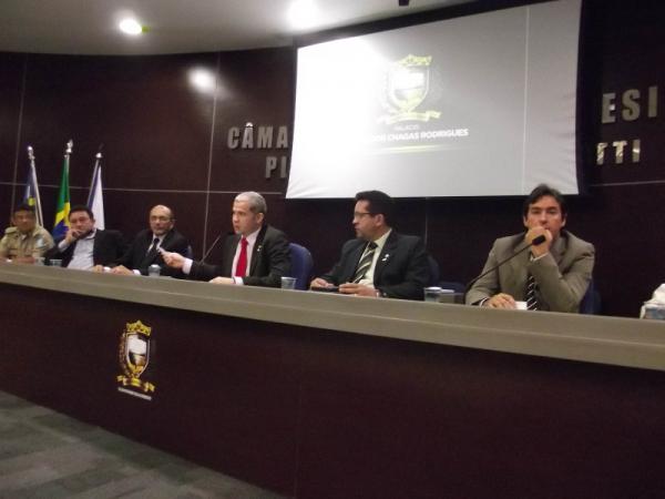 A audiência foi presidida pelo vereador Tiago Vasconcelos (PSB), presidente da Comissão de Esportes e Lazer da Câmara.(Imagem:Ascom/cmthe)