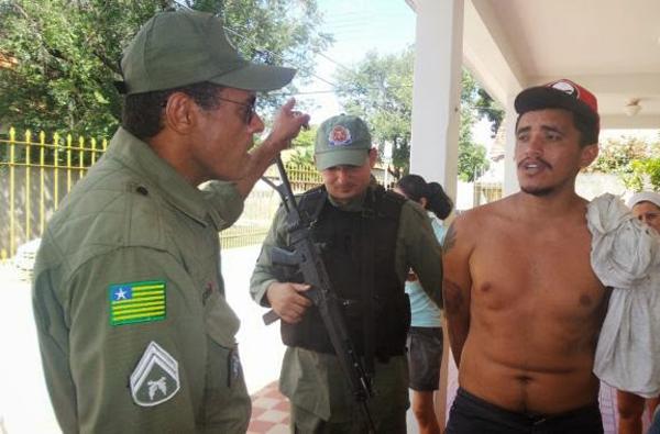 Acusado preso pela pol&iacute;cia.(Imagem:Reprodu&ccedil;&atilde;o)