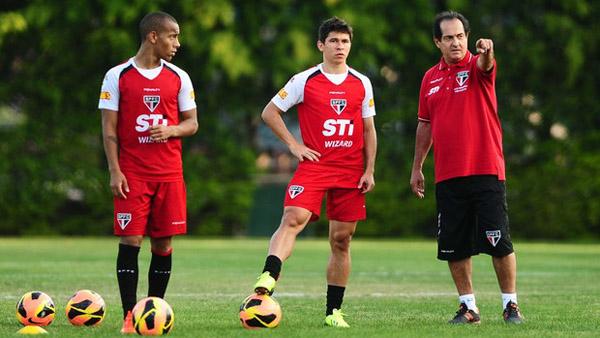 Ademilson pode ser emprestado, e Osvaldo não está garantido para 2014(Imagem:Reprodução)