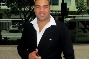 Adriano deixa o CDPI depois da realização dos exames