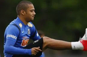 Adriano diz que pode enfrentar o Flamengo