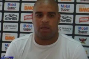 Adriano está sem clube desde novembro quando foi rescindiu com o Flamengo
