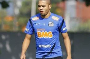 Adriano treinou na sexta, mas ficou fora no sábado