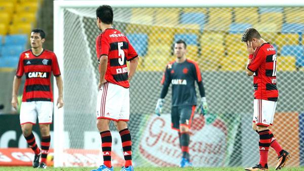 Adryan lamenta na derrota do Fla para o Atl&eacute;tico-PR(Imagem:reprodu&ccedil;&atilde;o)