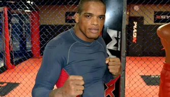 Alan Nuguette posa para foto na XGym, no Rio de Janeiro