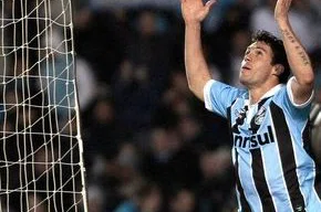 Além da expulsão, Kleber fez o gol da vitória diante do Fluminense