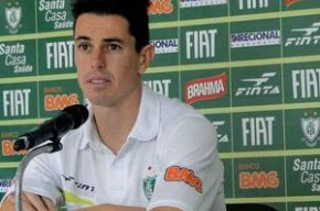 Alessandro foi o destaque da vitória no sábado