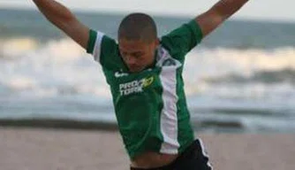 Alex ainda não sabe se jogará no Coritiba em 2014