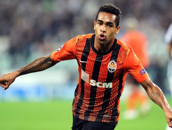Alex Teixeira em ação pelo Shakhtar(Imagem:Reprodução)