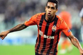 Alex Teixeira em ação pelo Shakhtar
