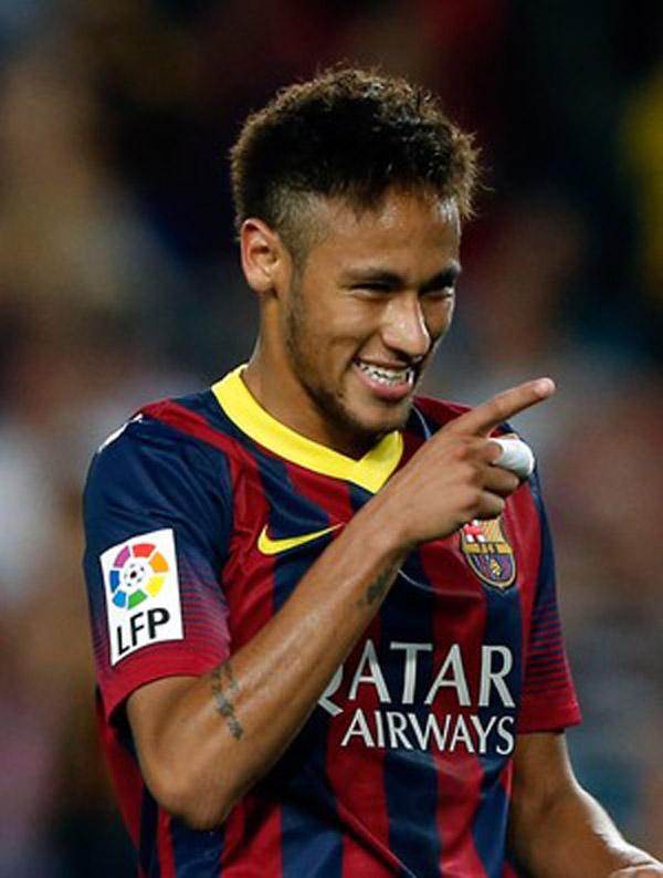 Alheio &agrave; pol&ecirc;mica na Europa sobre as faltas sofridas e simuladas por Neymar, Adriano Galliani revelou, em entrevista concedida aos jornalistas italianos nesta segunda-feira, toda a(Imagem:Reprodu&ccedil;&atilde;o)