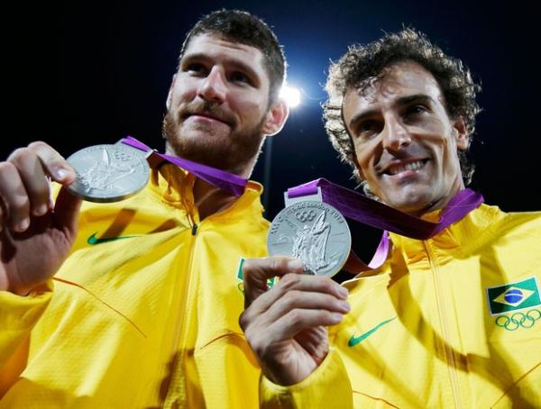 Alison e Emanuel conquistam a medalha de prata nos Jogos de Londres(Imagem:Reuters)