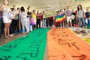 Alunos fizeram manifestação contra violência homofóbica na UnB nesta sexta