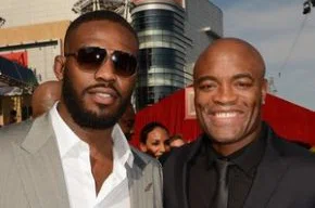 Anderson Silva e Jon Jones tiram foto juntos em evento esportivo nos EUA