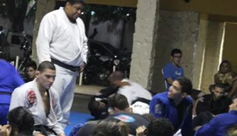 André Marola ministra curso em Teresina