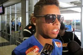André reclama da expulsão de Neymar