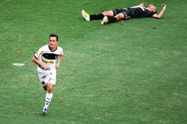 Antes contestado pela torcida, Lucas deixou o Engenh&atilde;o como her&oacute;i da conquista da Ta&ccedil;a Guanabara(Imagem:Reprodu&ccedil;&atilde;o)