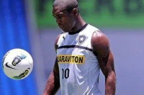 Apesar da boa adaptação ao Botafogo, Seedorf pode voltar ao Milan