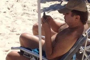 Após queda, Tirone aproveitou passagem pelo Rio para ir à praia