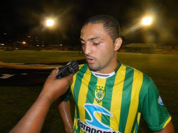 Ap&oacute;s suspens&atilde;o autom&aacute;tica zagueiro Osvaldo voltou a equipe.(Imagem:Reprodu&ccedil;&atilde;o)