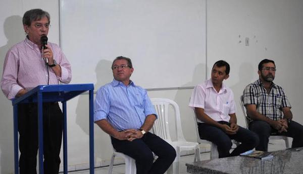 Arimateia Dantas Lopes, e o deputado federal Assis Carvalho (Imagem:Divulga&ccedil;&atilde;o)