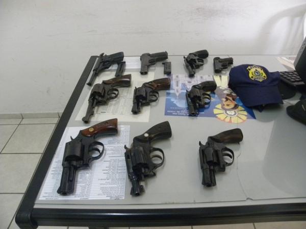 Armas entregues à polícia pela viúva(Imagem:PRF)