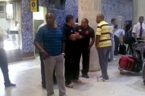 Atentos, seguranças aguardavam o desembarque do Flamengo