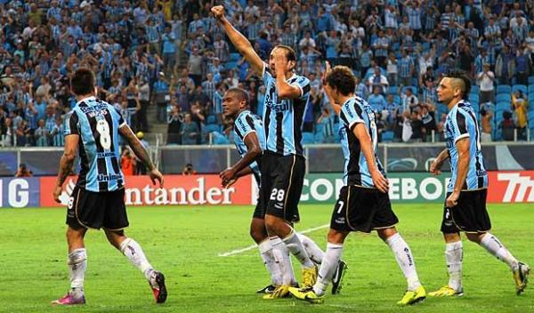 Barcos marcou mais um na Libertadores e agora &eacute; o artilheiro gremista com tr&ecirc;s tentos na competi&ccedil;&atilde;o(Imagem:Reprodu&ccedil;&atilde;o)