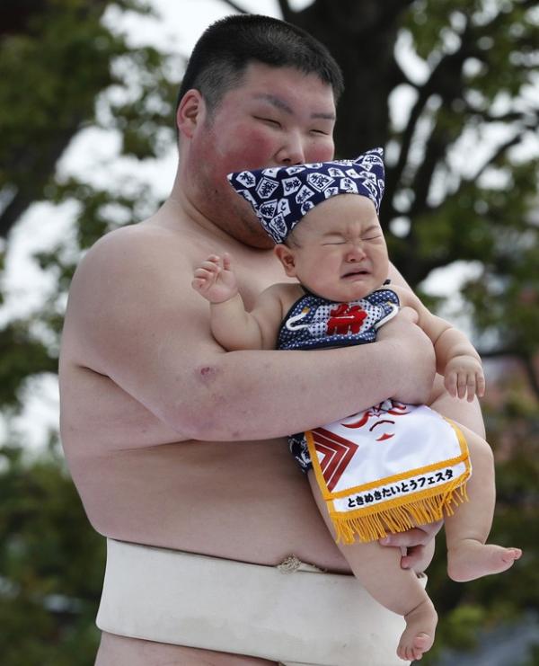 Bebê chora e faz careta durante concurso(Imagem:Reprodução)