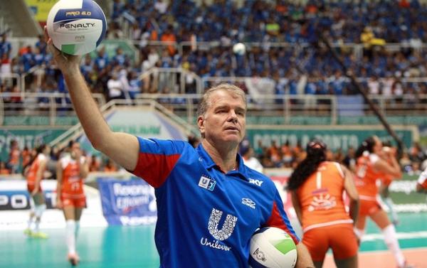 Bernardinho na final da &uacute;ltima Superliga: t&eacute;cnico n&atilde;o sabe se segue no time(Imagem:Luiz Doro / adorofot)