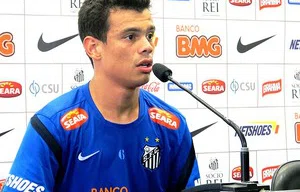 Bernardo na coletiva do Santos