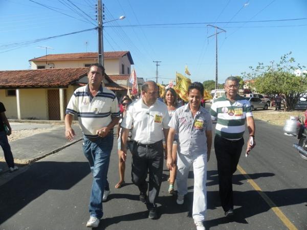 Beto Rego em caminhada na Vila Bandeirantes(Imagem:Reprodução)