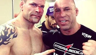 Brian Stann aponta para Wanderlei Silva após derrota no Japão