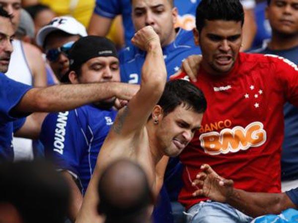 Briga entre cruzeirenses estragou festa do t&iacute;tulo em Belo Horizonte(Imagem:Reprodu&ccedil;&atilde;o)