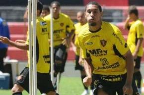 Bruno Aguiar perdeu titularidade com a chegada de Waldemar Lemos