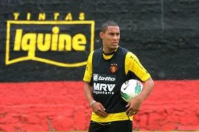 Bruno Aguiar volta ao time titular com a chegada de Guedes