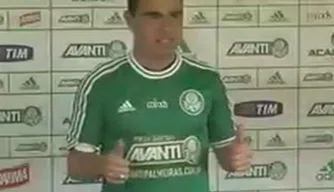 Bruno César veste a camisa do Palmeiras.