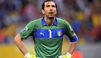 Buffon está há 20 anos na seleção da Itália, presente desde o sub-16.