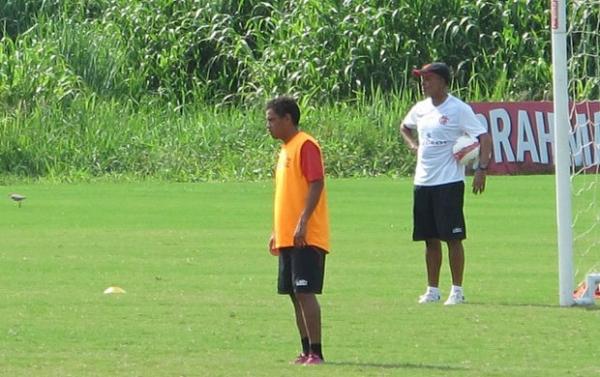 Carlos Eduardo participa de rach&atilde;o antes do cl&aacute;ssico(Imagem:Reprodu&ccedil;&atilde;o)