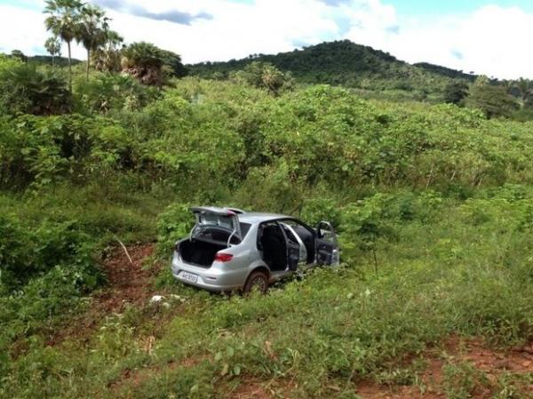 Carro em que a quadrilha tentava fugir(Imagem:Reprodução)