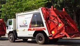 Caminhão de coleta de lixo da empresa Sustentare
