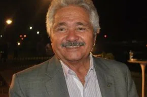 Ex-prefeito Elmano Férrer.