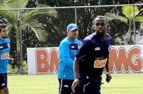 Celso Roth aposta em melhora de Sandro Silva