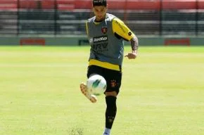 Cicinho quer que Sport volte a ser respeitado na Ilha do Retiro